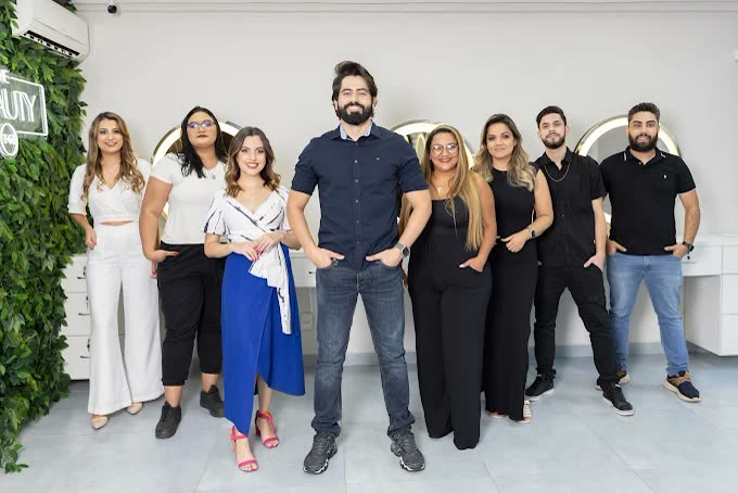 Equipe do The Beauty T-53 reunida no salão